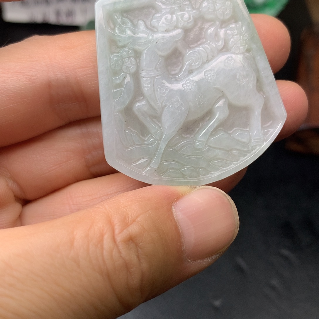 翡翠未镶嵌颈饰翡翠首饰和翡翠