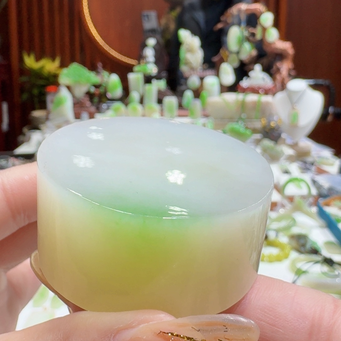 和田玉（翠青玉）手镯心未镶嵌