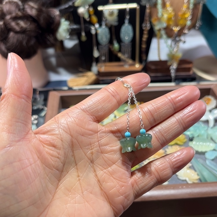 蛇纹石玉未镶嵌耳饰