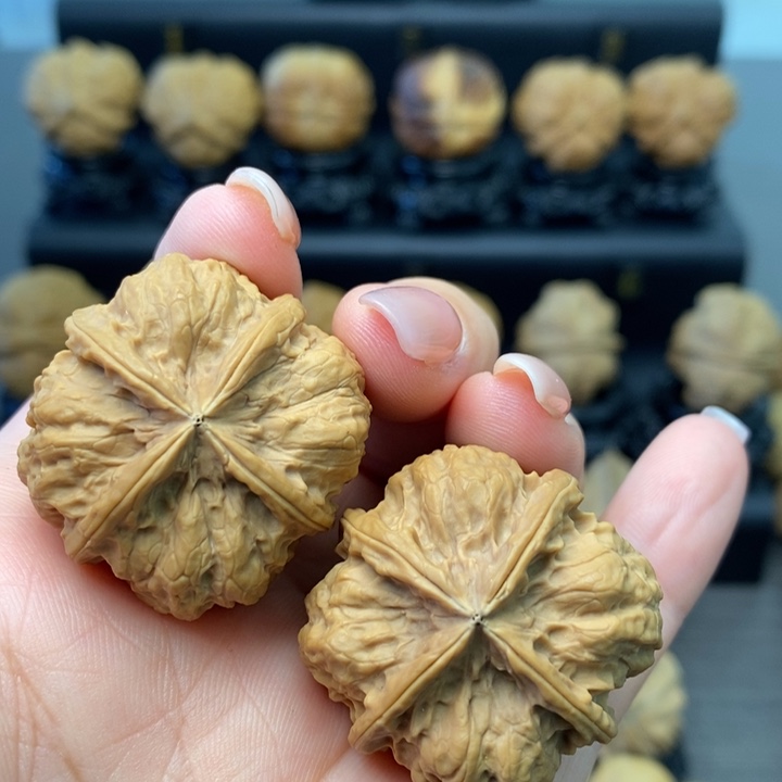 吊坠文玩核桃菊花四棱