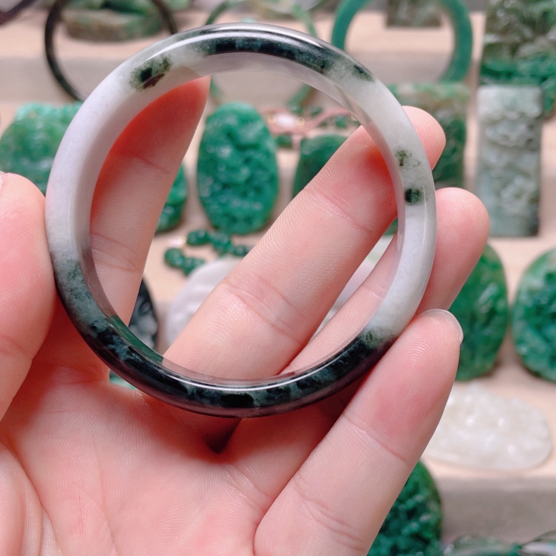 独山玉未镶嵌手镯