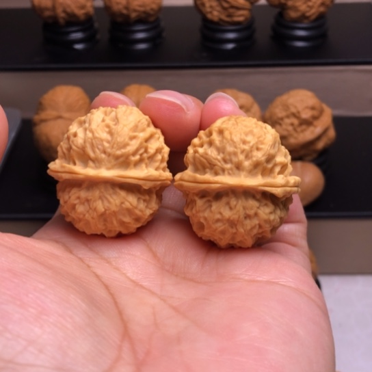 文玩核桃把件珊瑚绣球21