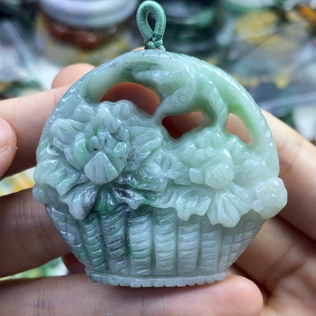 翡翠未镶嵌颈饰倔*?吊坠