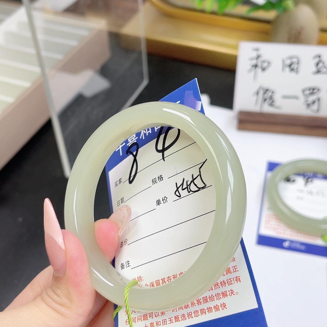 和田玉未镶嵌手镯