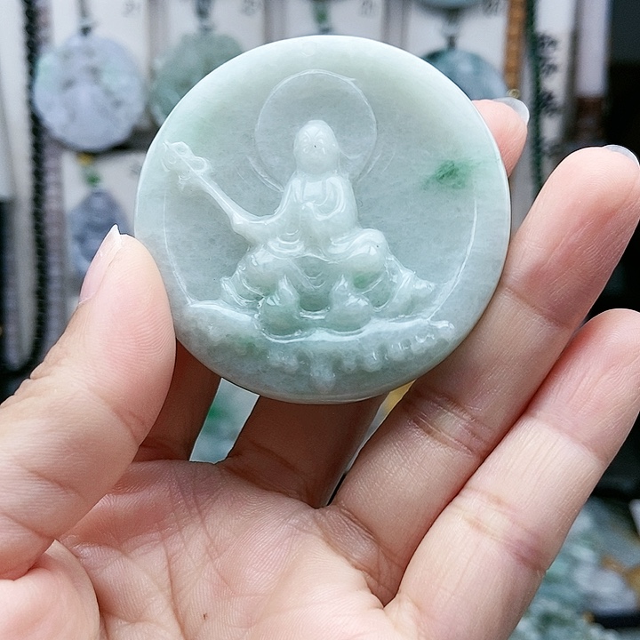 颈饰足铂镶嵌翡翠翡翠