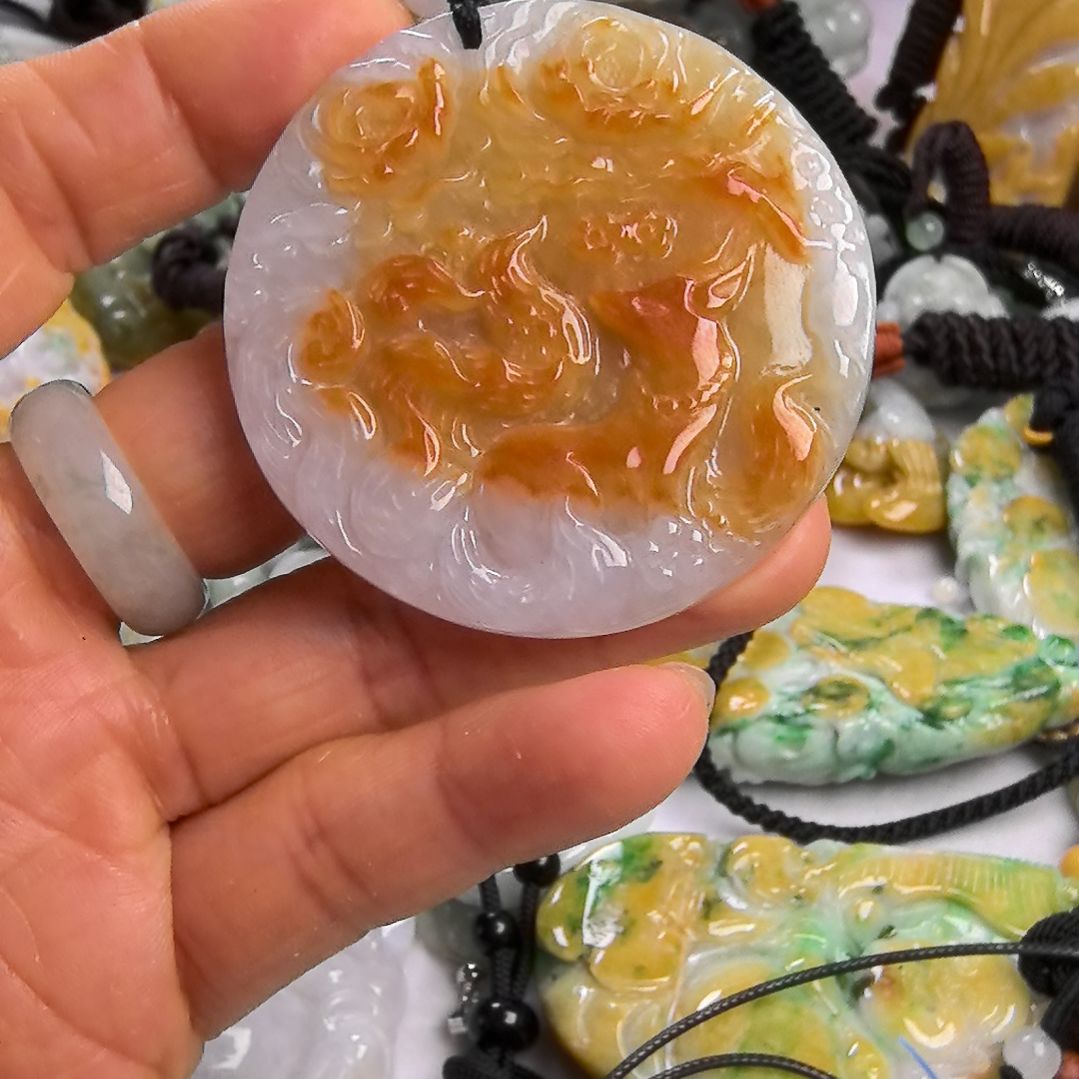 翡翠颈饰未镶嵌吊坠