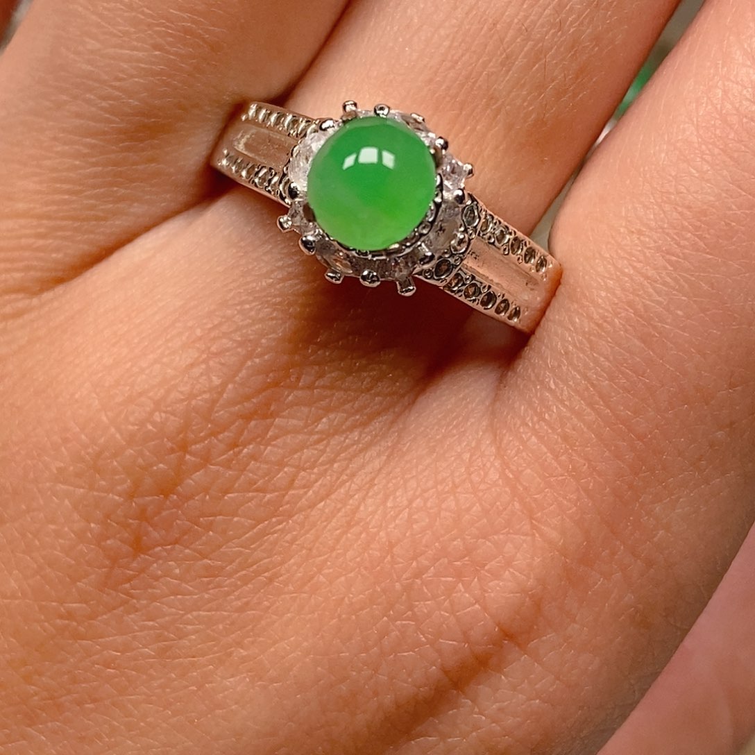 翡翠戒指未镶嵌冰果绿