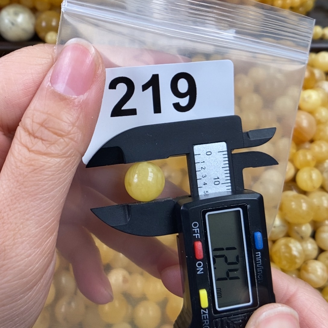 未镶嵌琥珀珠宝奇石