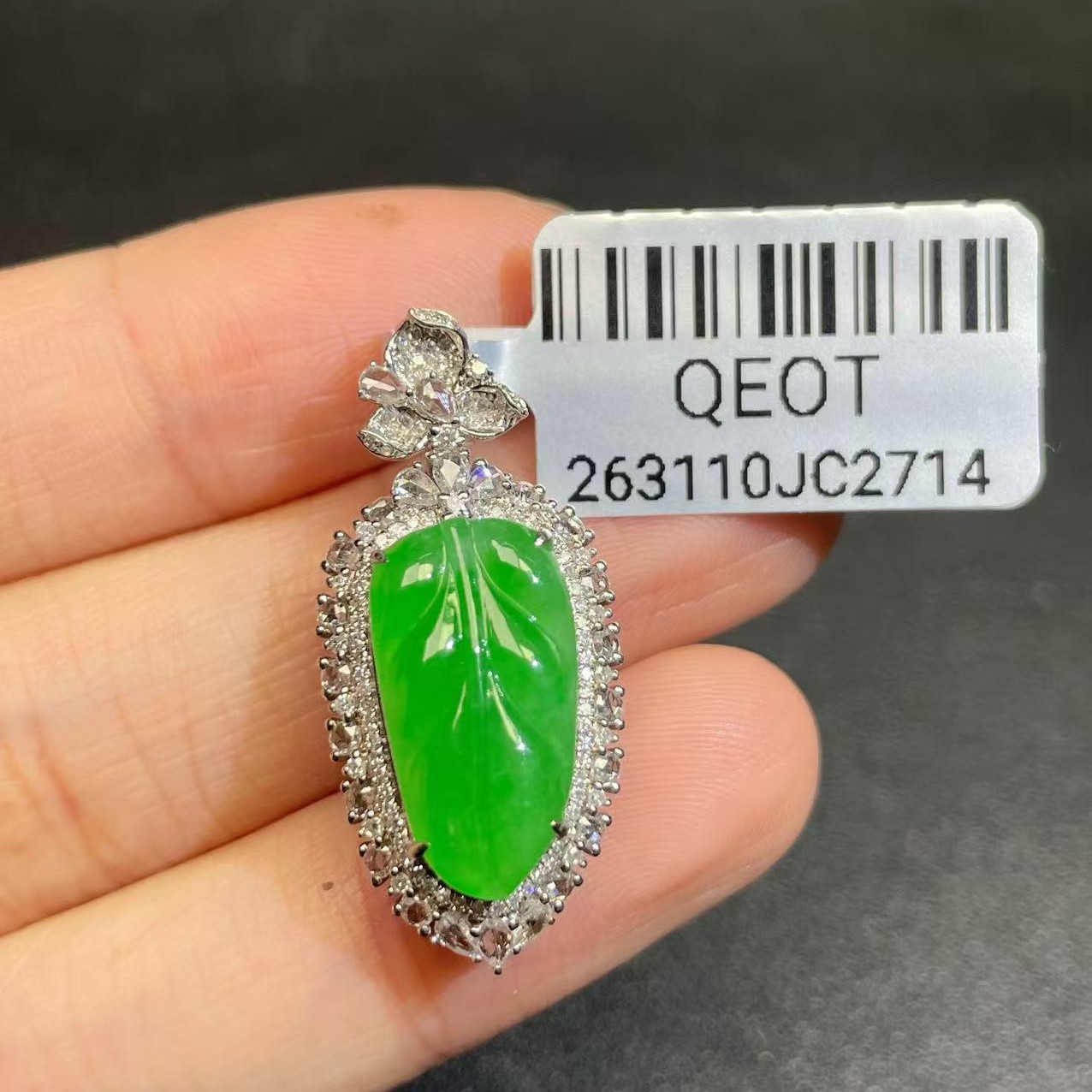 18k金镶嵌缅甸A货翡翠(不含链)