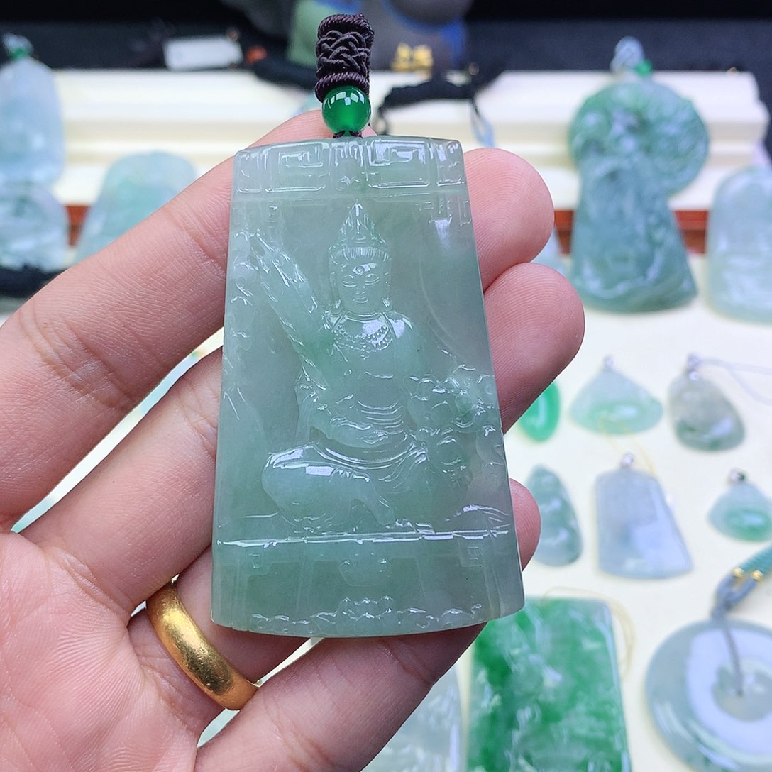 翡翠颈饰未镶嵌吊坠
