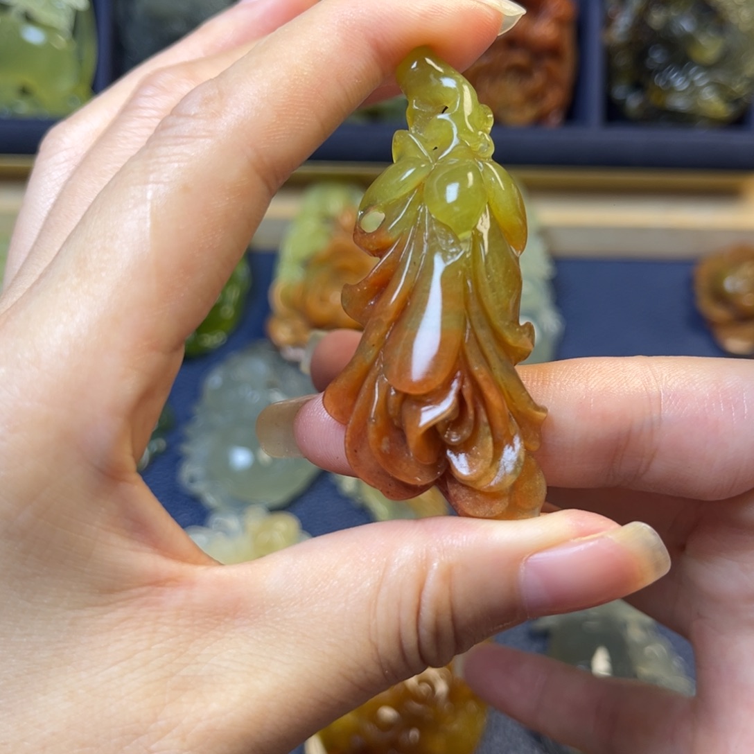 蛇纹石玉未镶嵌颈饰