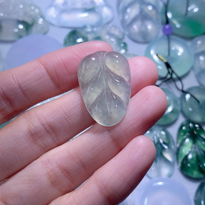 翡翠颈饰未镶嵌叶子