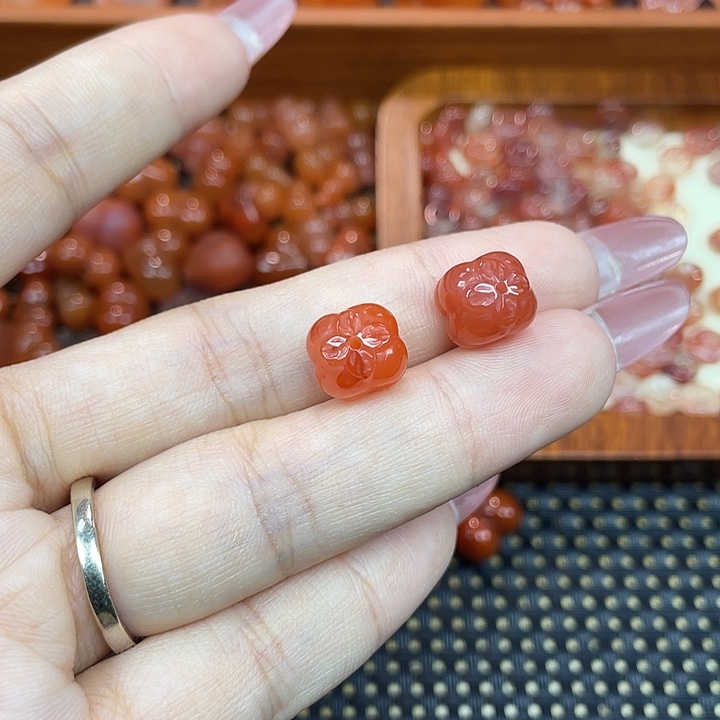 南红玛瑙未镶嵌颈饰柿子