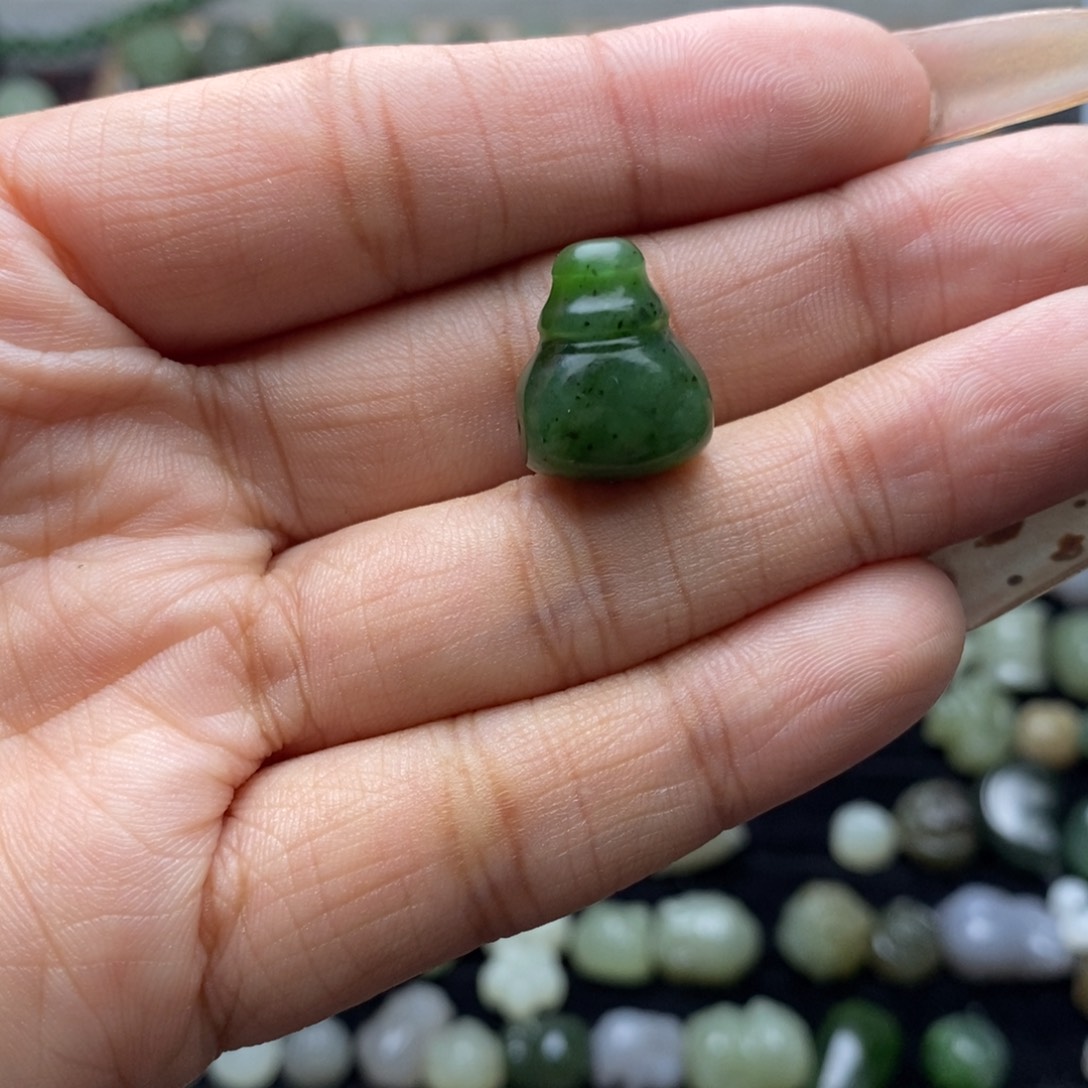 梦***真和田玉未镶嵌颈饰