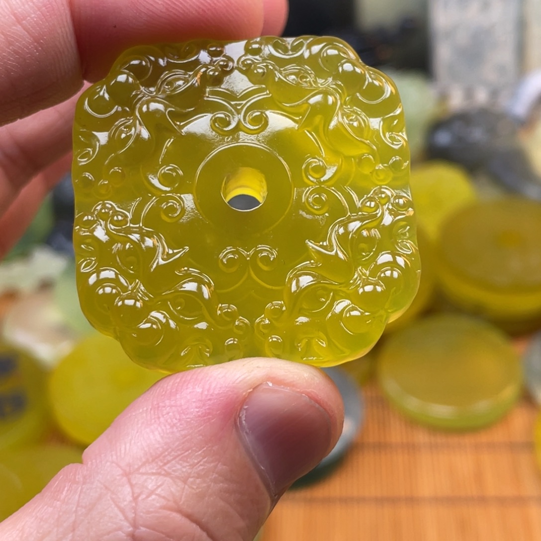 黔***药蛇纹石玉未镶嵌颈饰