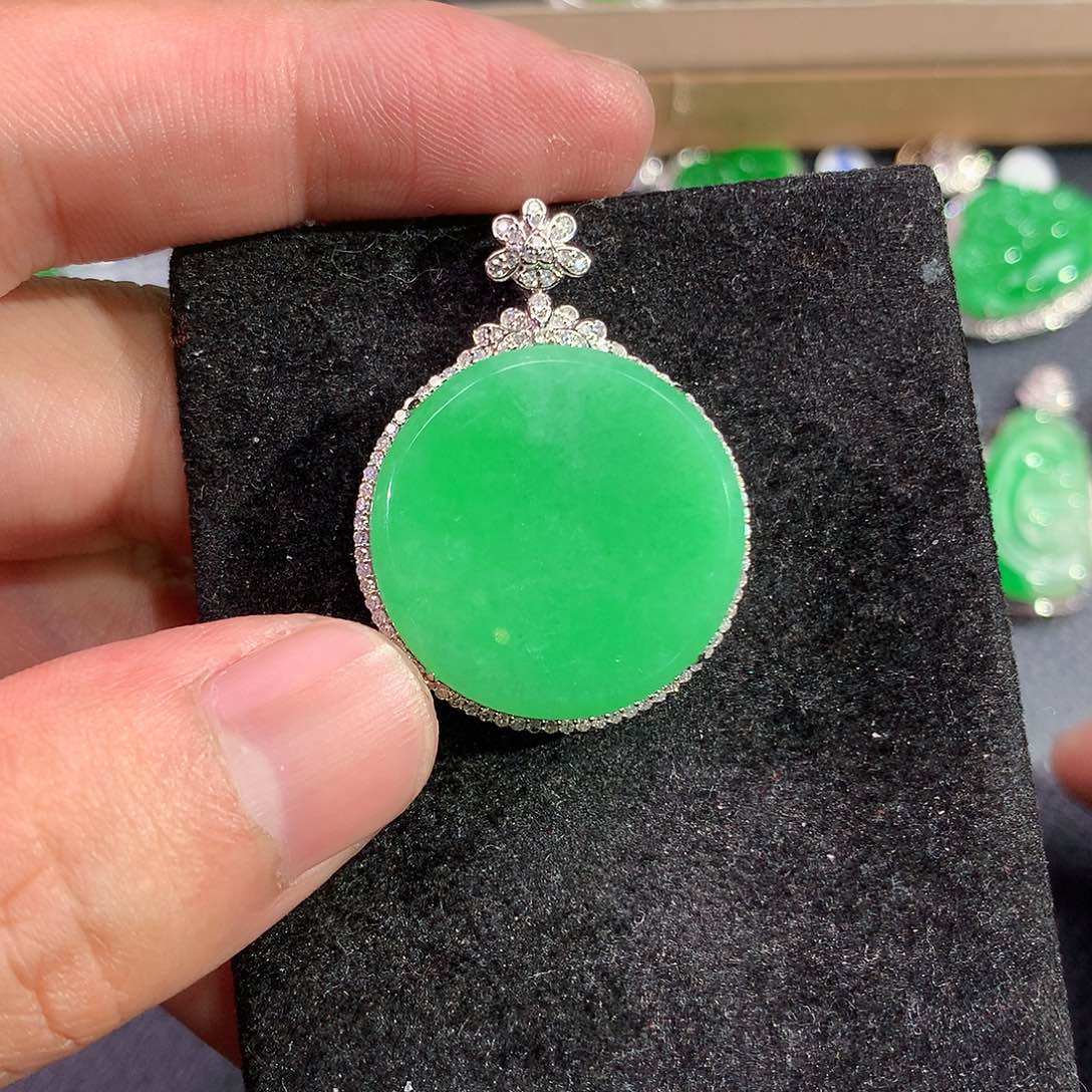 翡翠吊坠(赠链)18K金镶嵌