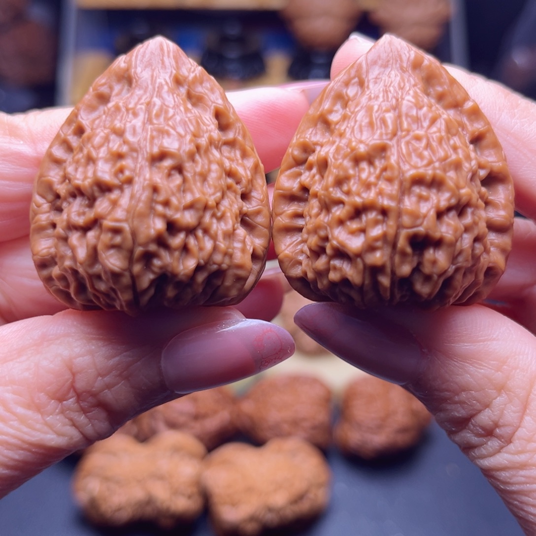 吊坠文玩核桃货头，蛇王一抹红