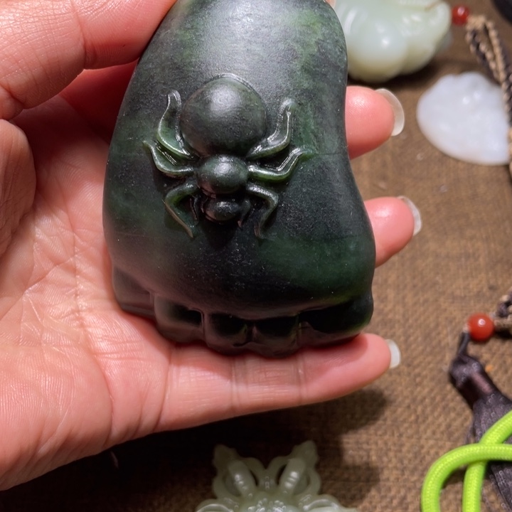 和田玉未镶嵌把件