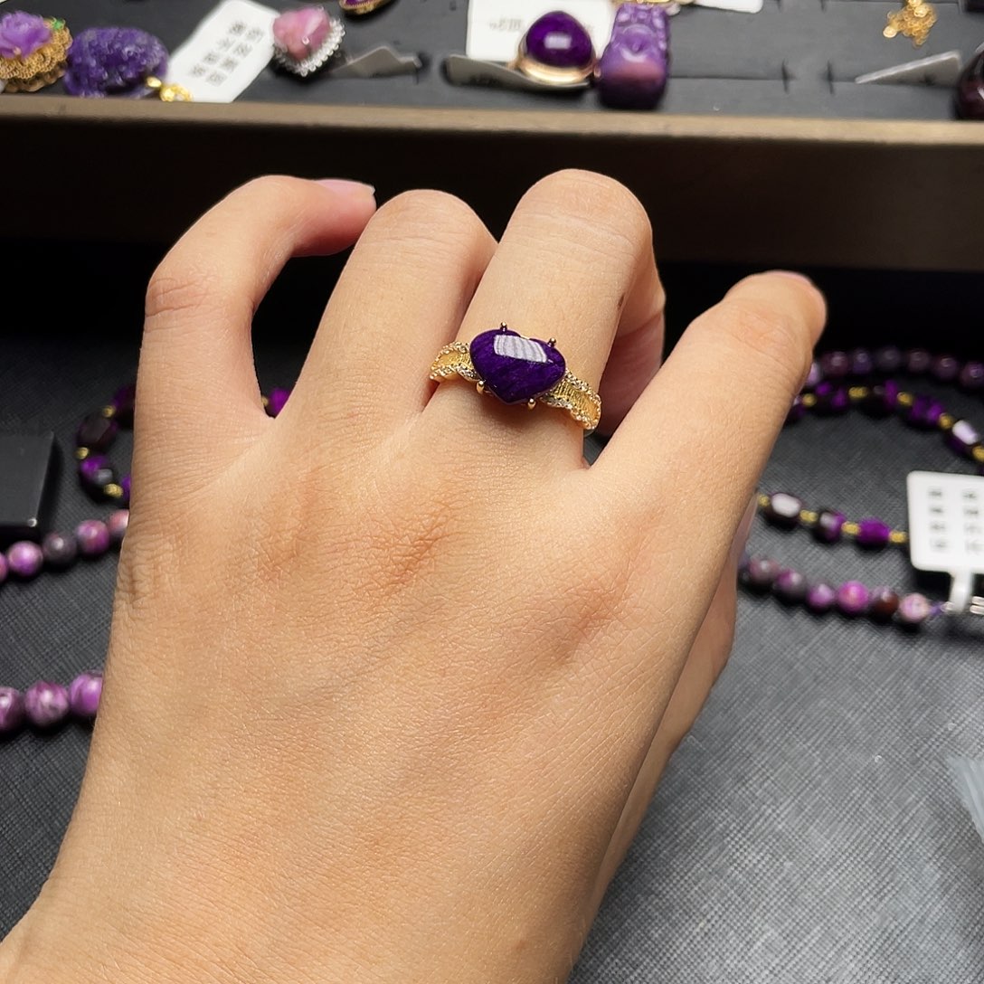 银S925镶嵌苏纪石（舒俱来）戒指