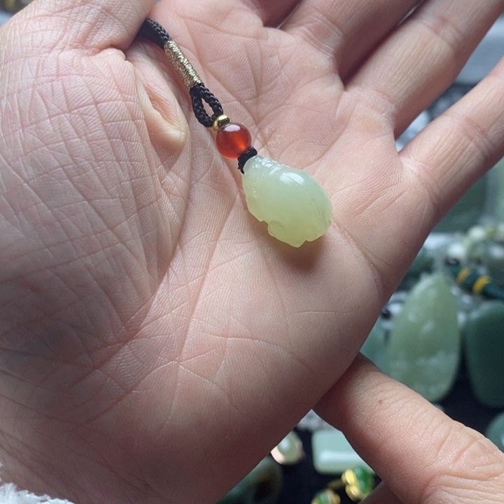 和田玉吊坠未镶嵌