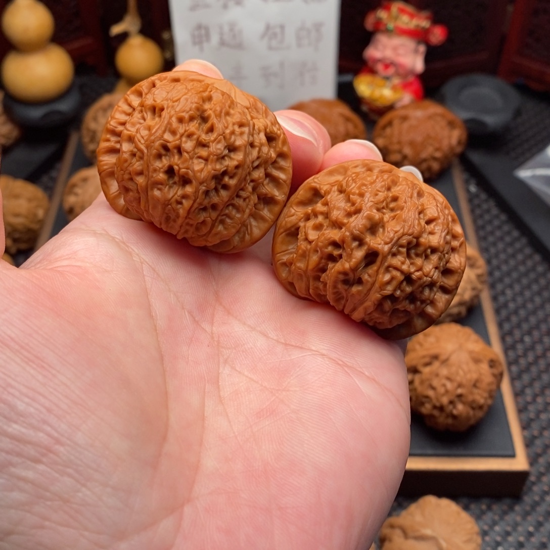 月***晴把件文玩核桃血麒麟