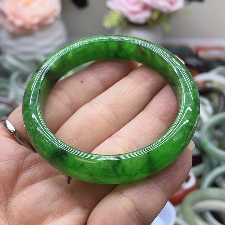 翡翠未镶嵌颈饰手镯
