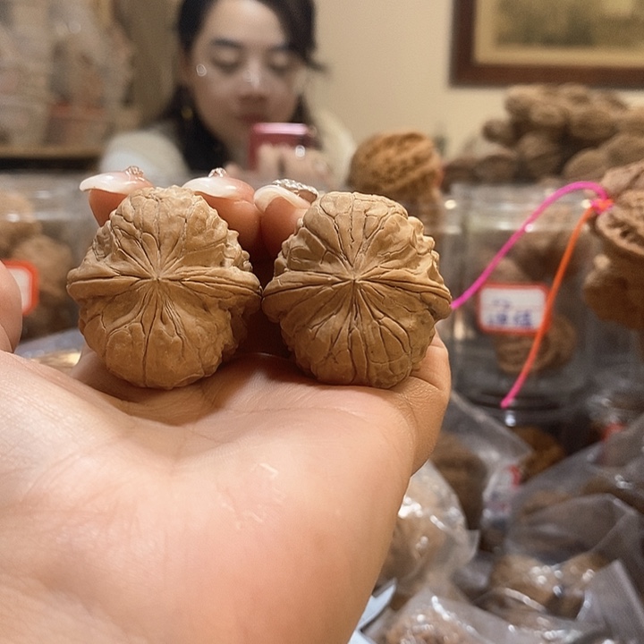 文玩核桃吊坠35金蟾樽有白尖