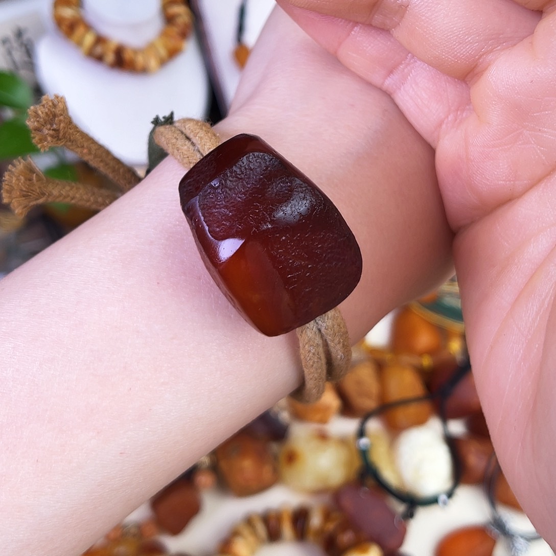 琥珀珠宝奇石未镶嵌，