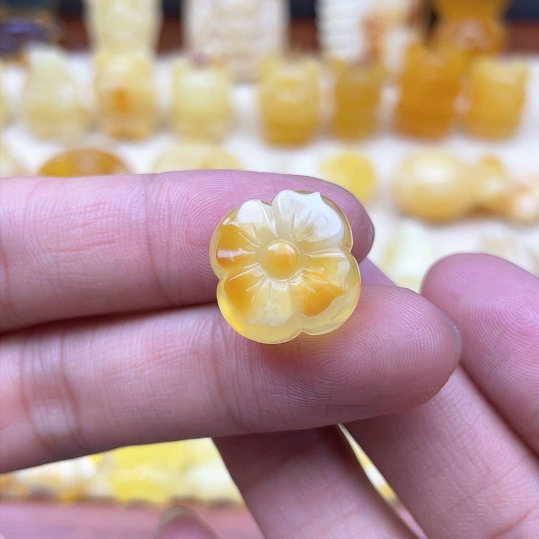 琥珀裸石未镶嵌蜜蜡
