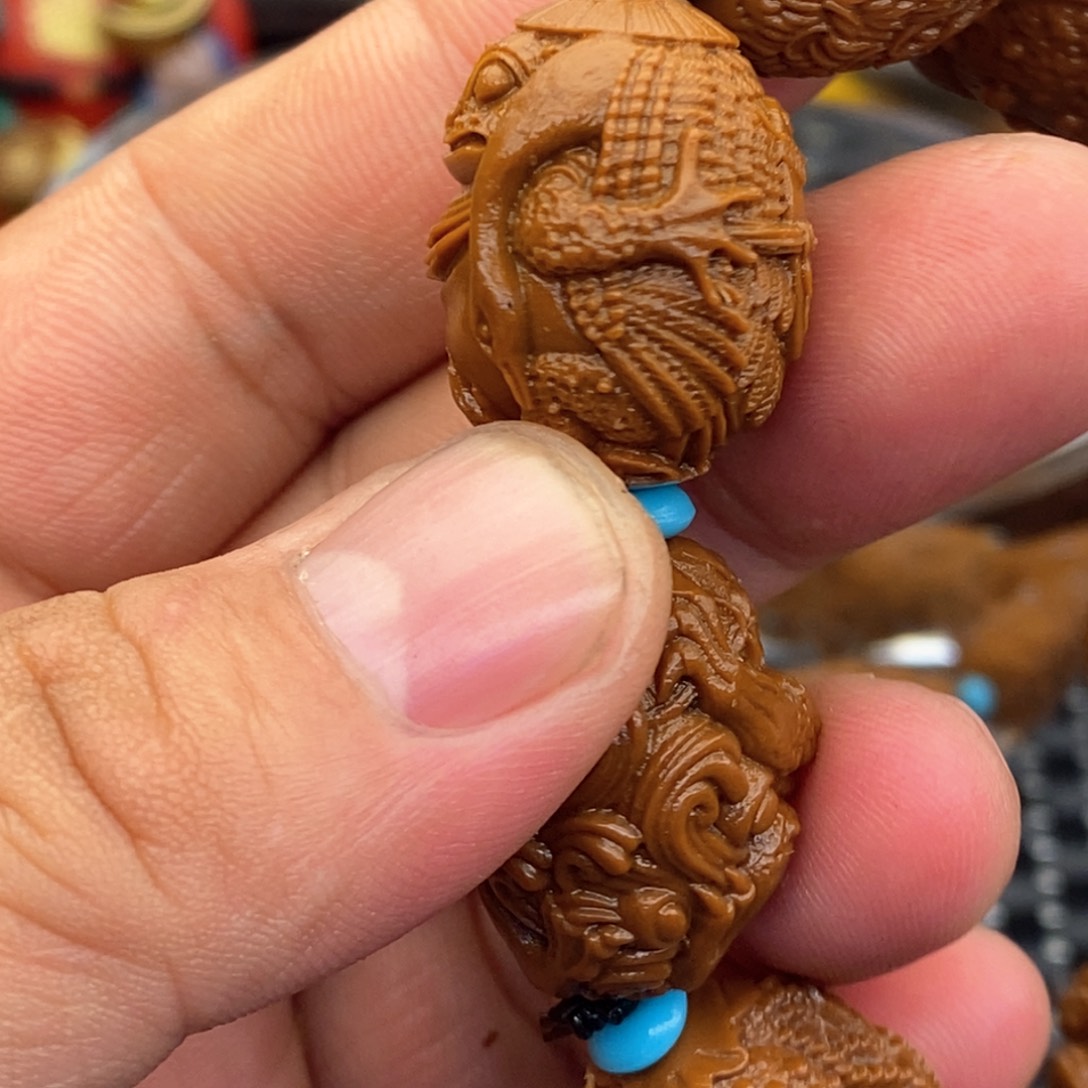 木呱呱来财雕刻手串沉水核