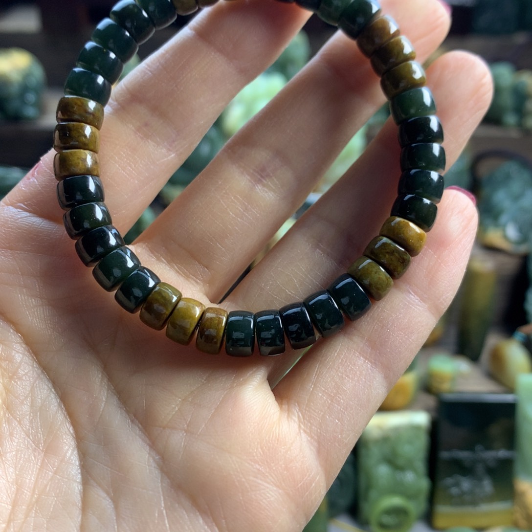 岫岩河磨玉（透闪石质玉）手串未镶嵌八*