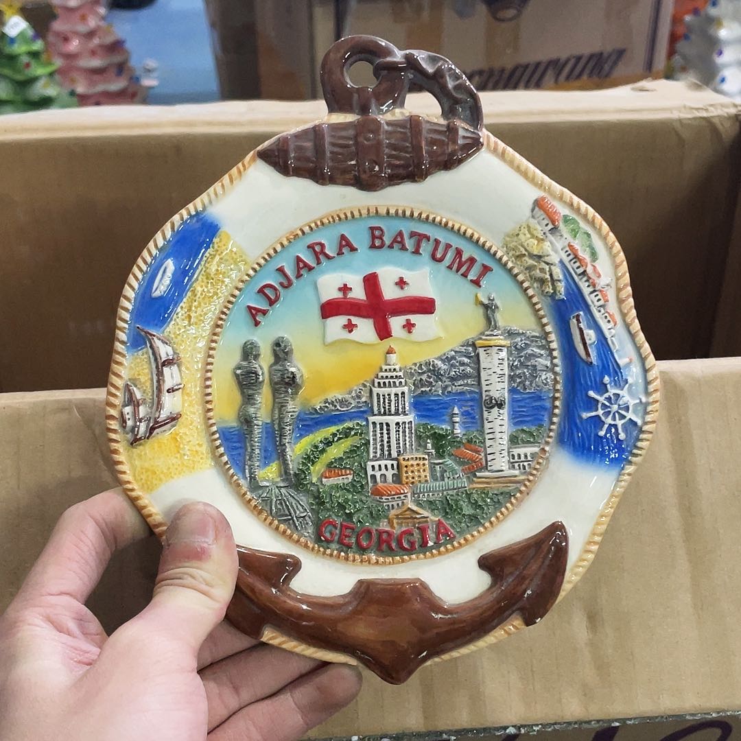 摆件   磕碰。封釉。