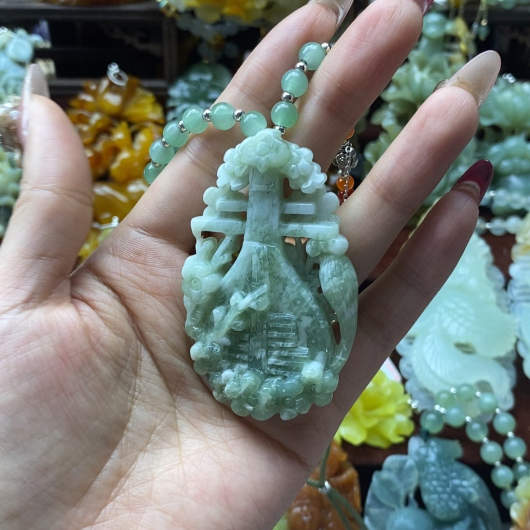 蛇纹石玉颈饰未镶嵌