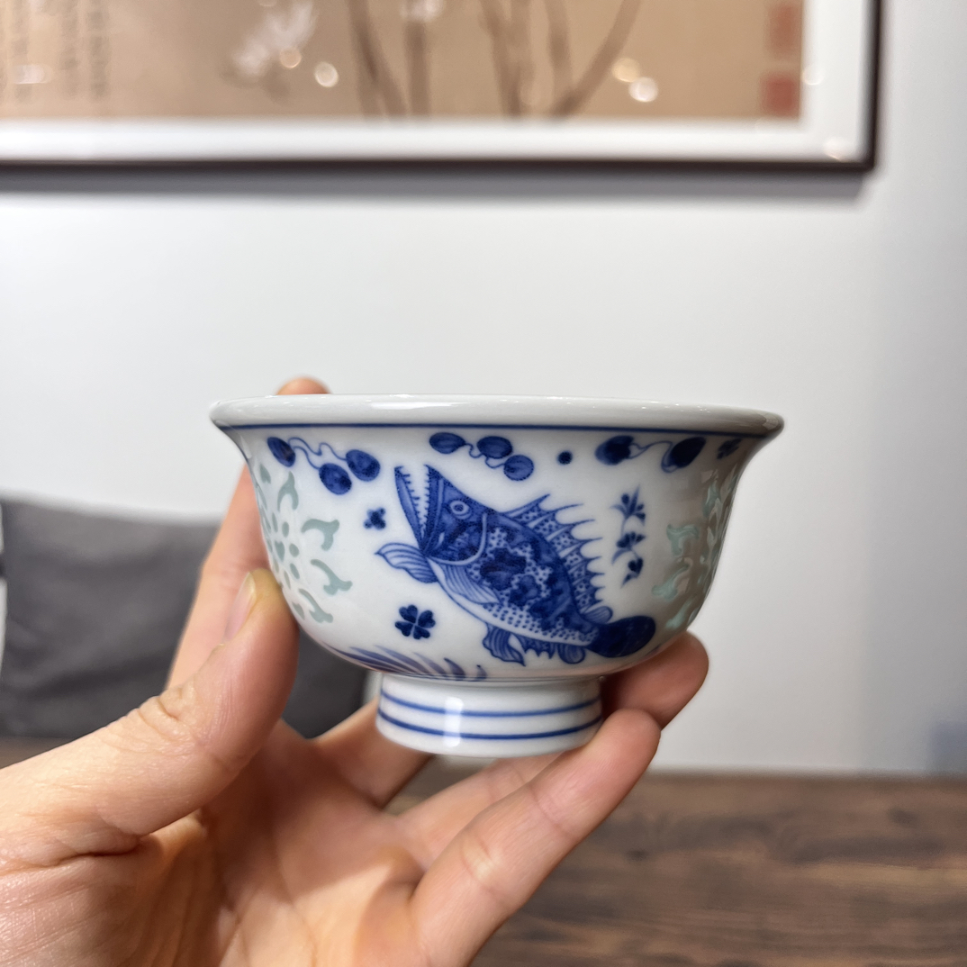 景德镇釉下青花鱼藻纹压手杯单杯家用高温安全陶瓷杯容量约100cc