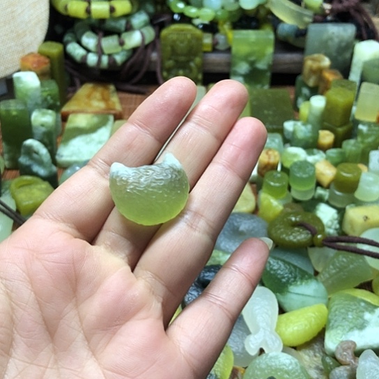 未镶嵌岫玉吊坠赵*火