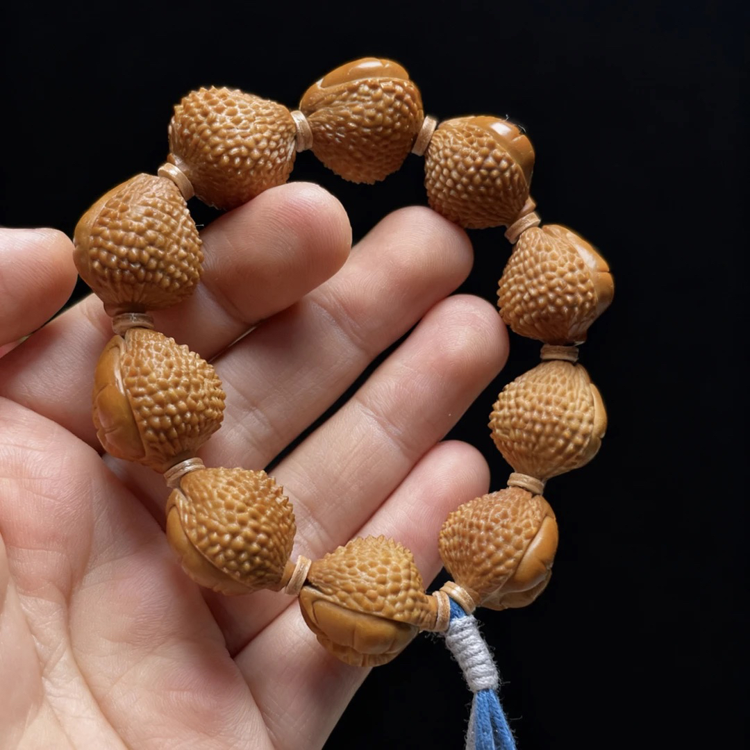 橄榄核手工雕刻猫山王榴莲 流连忘返