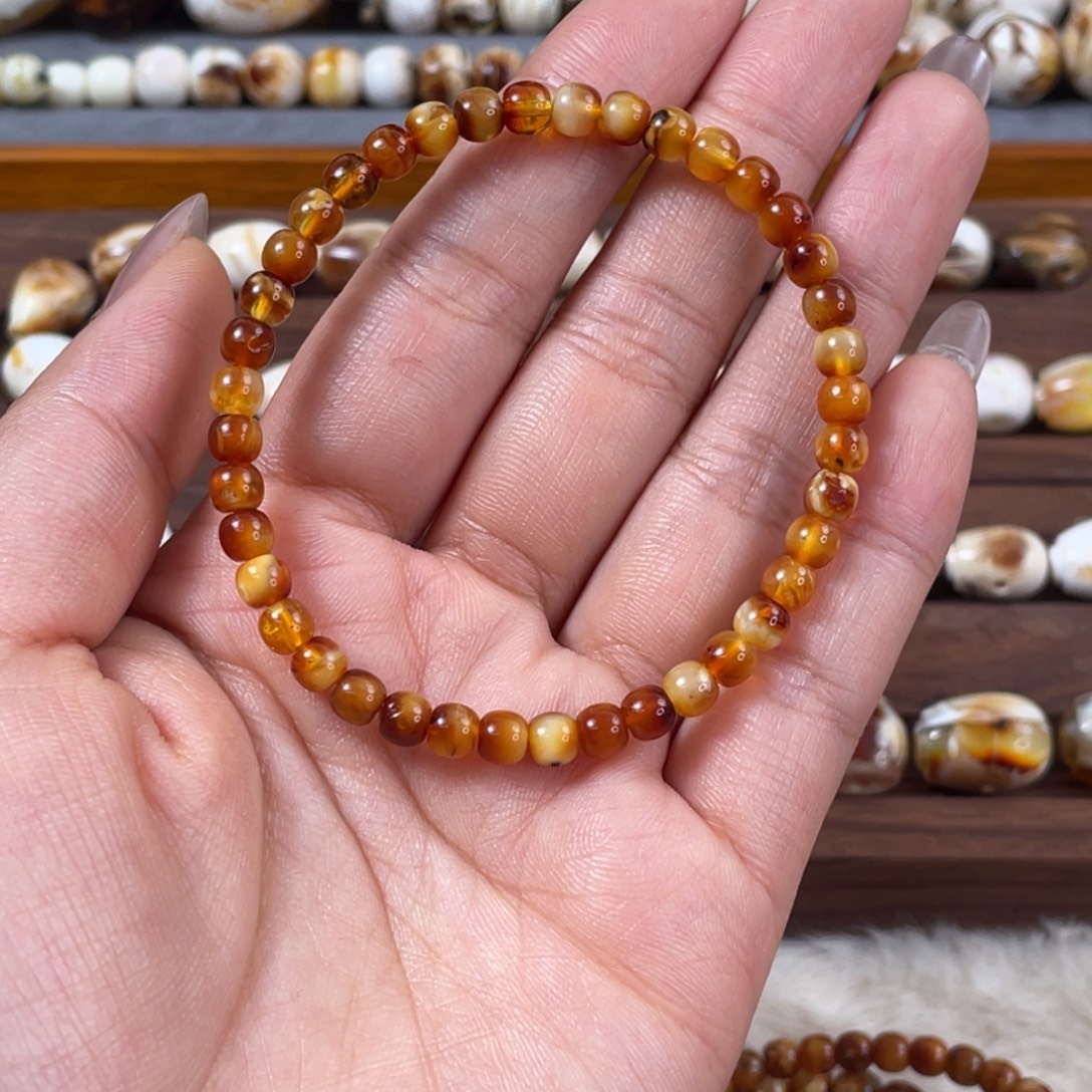 阿***w琥珀未镶嵌珠宝奇石琥珀蜜蜡微瑕5mm，16