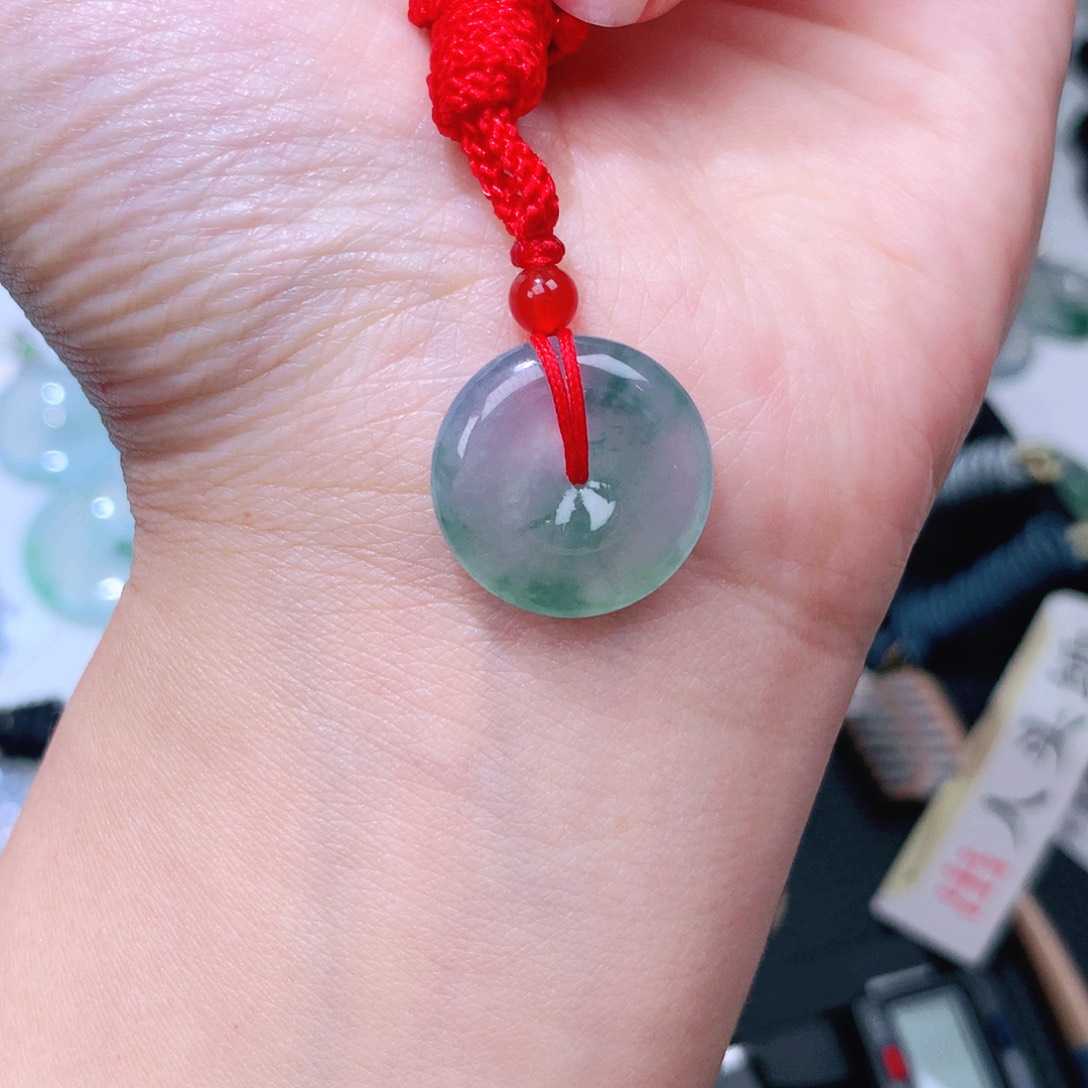 翡翠未镶嵌颈饰平安扣