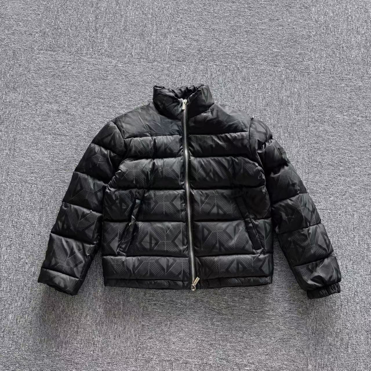 未使用 DIOR/迪奥 规则满印立领羽绒服/46 48 50 52码/全新带吊