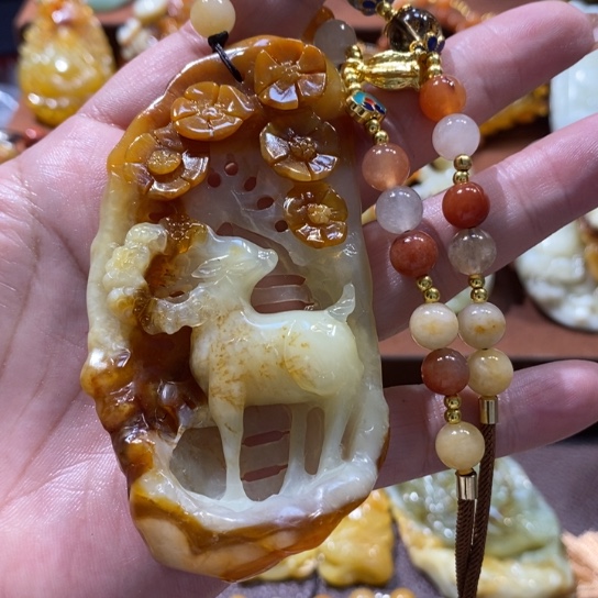 蛇纹石玉未镶嵌颈饰