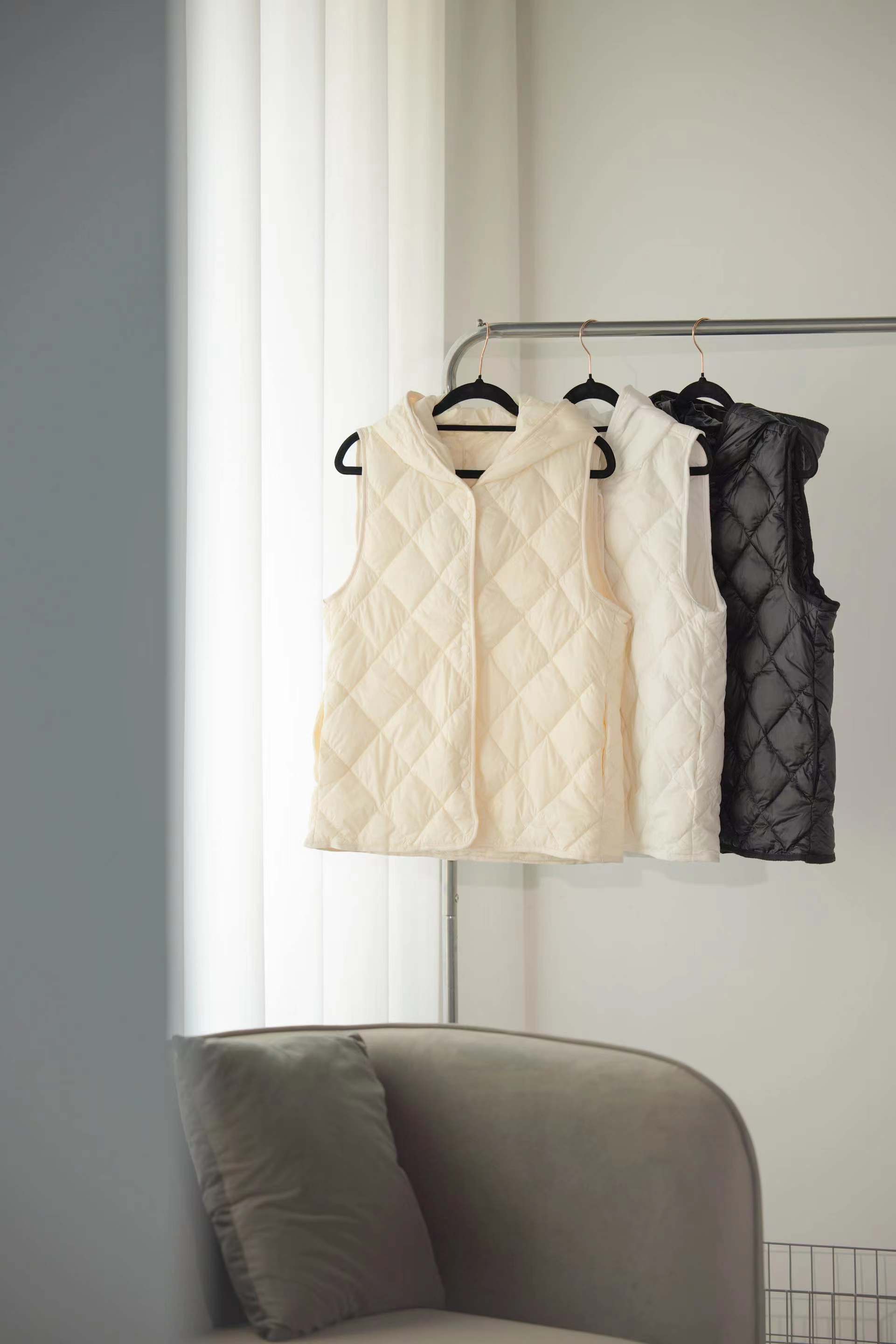 [浥尘女装] 101轻薄连帽羽绒服背心女保暖休闲内搭白鸭绒马甲