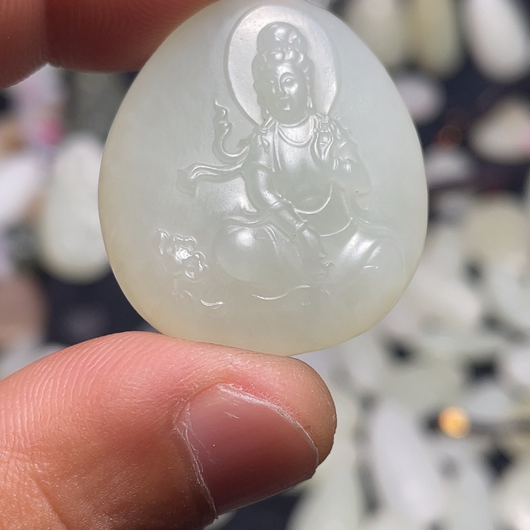 随***风和田玉（糖玉）未镶嵌颈饰吊坠