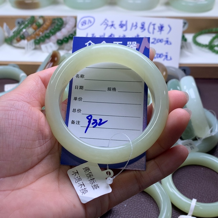 和田玉未镶嵌手镯