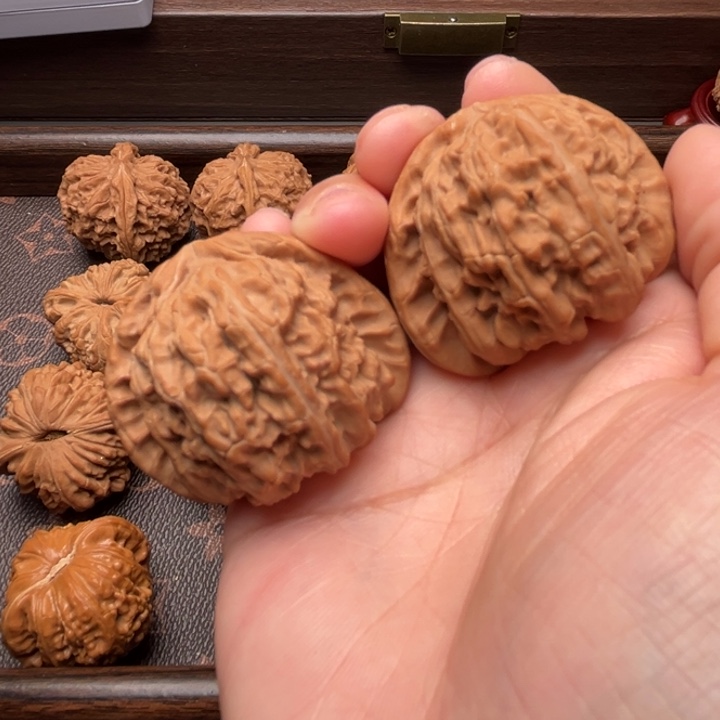 z***！文玩核桃吊坠白狮子43全