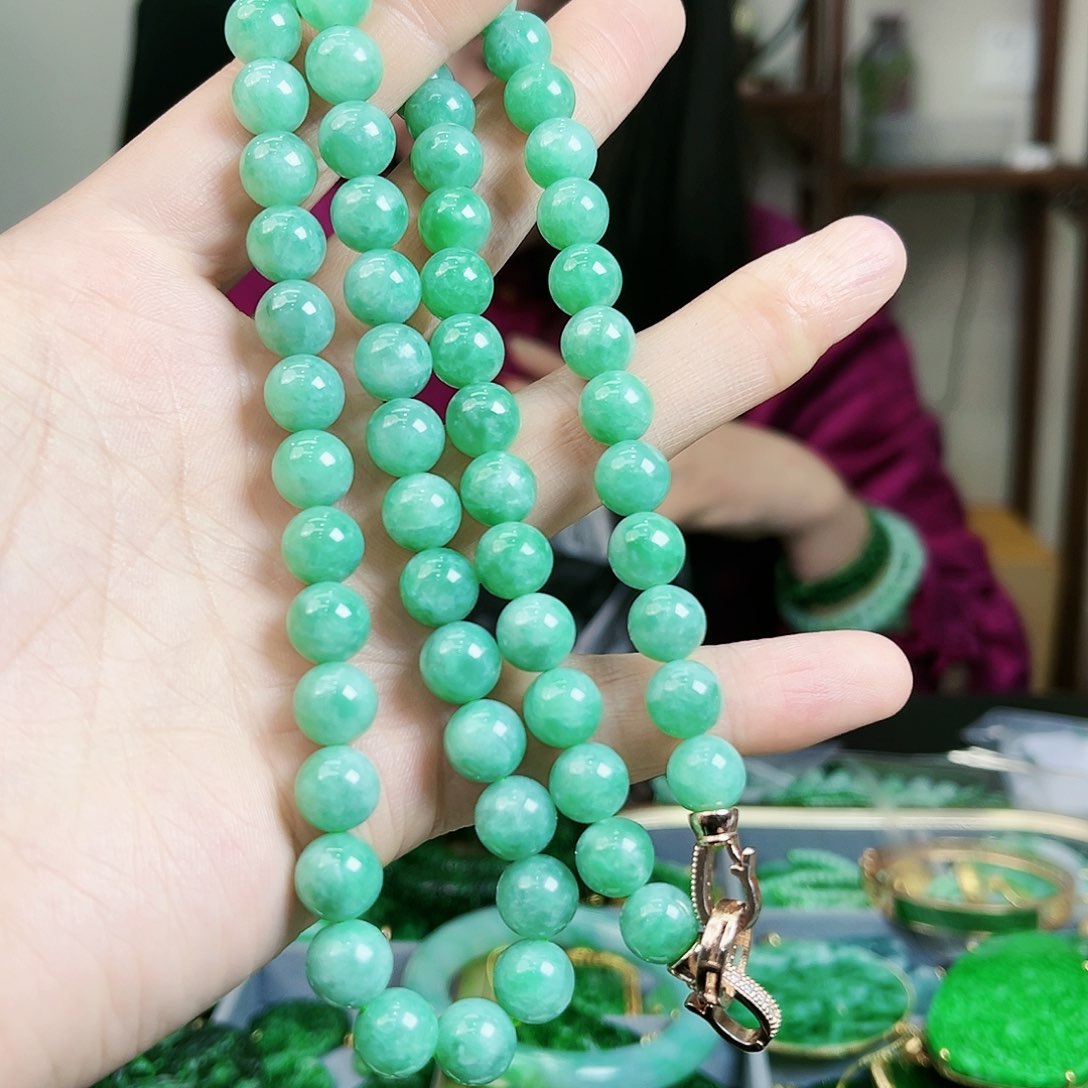 翡翠颈饰未镶嵌项链