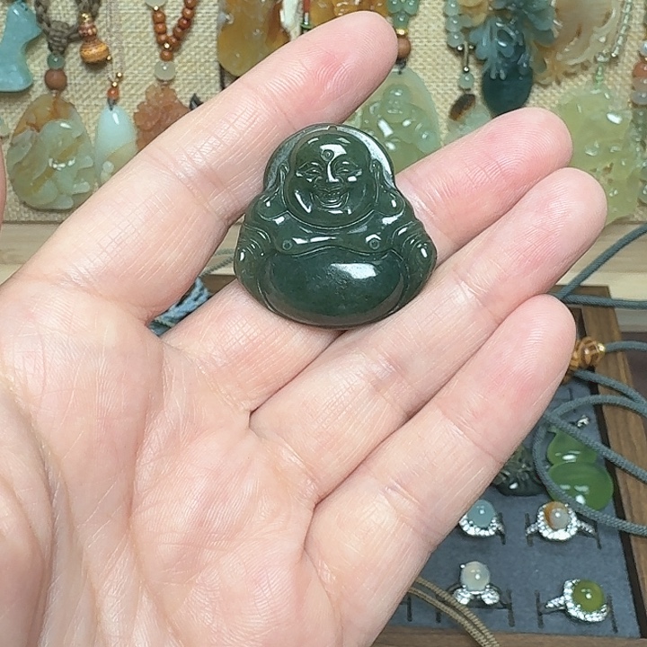 蛇纹石玉未镶嵌颈饰