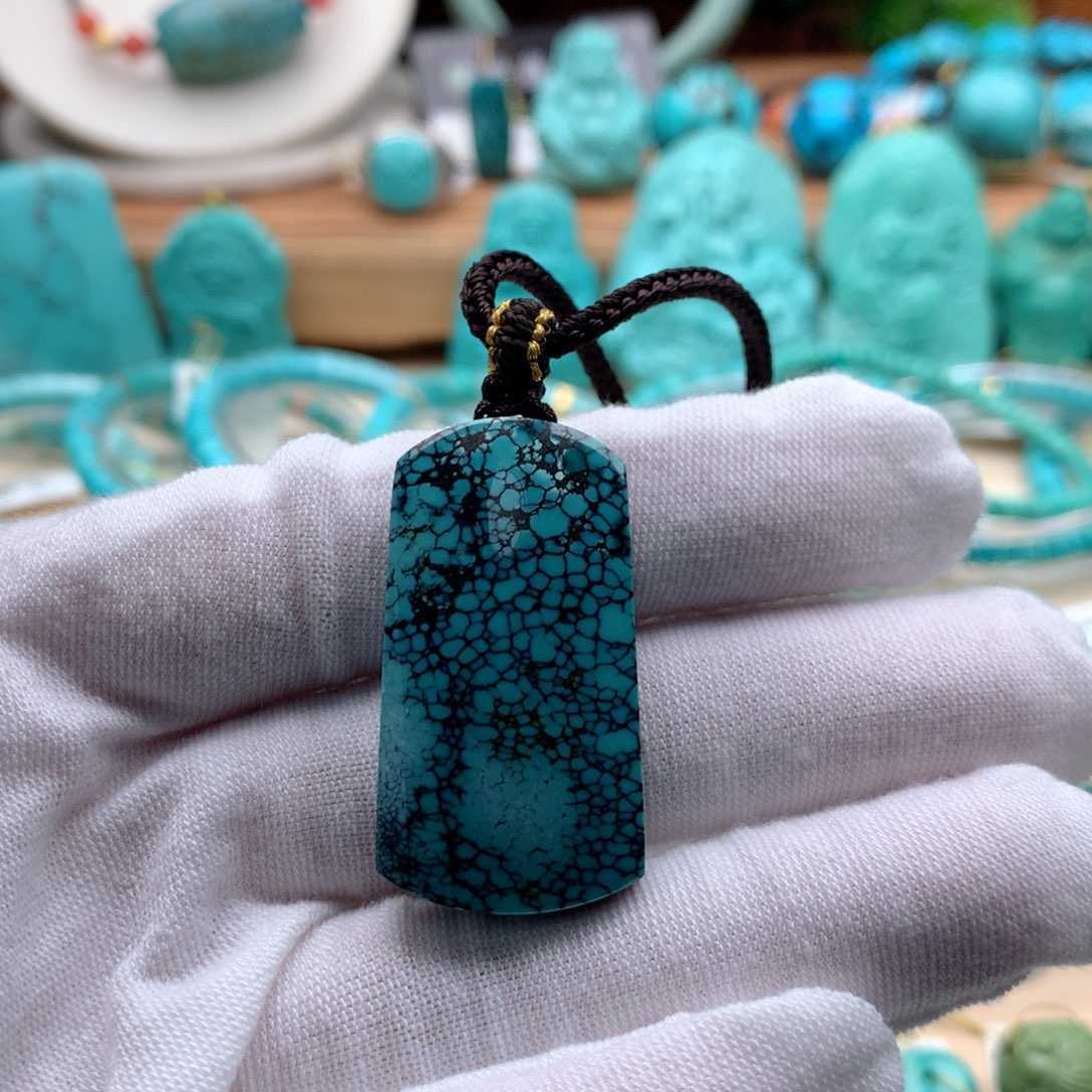 绿松石颈饰未镶嵌