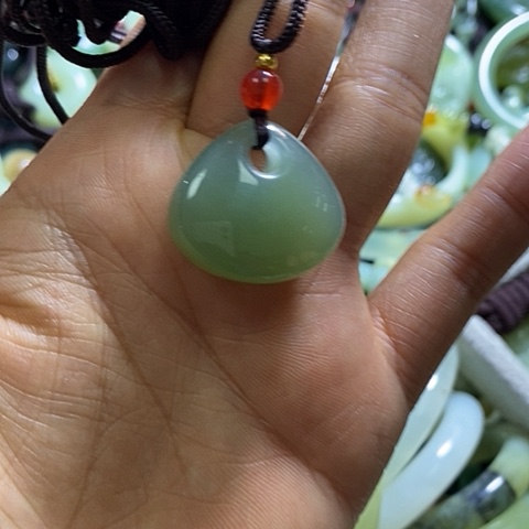 岫玉颈饰未镶嵌一个