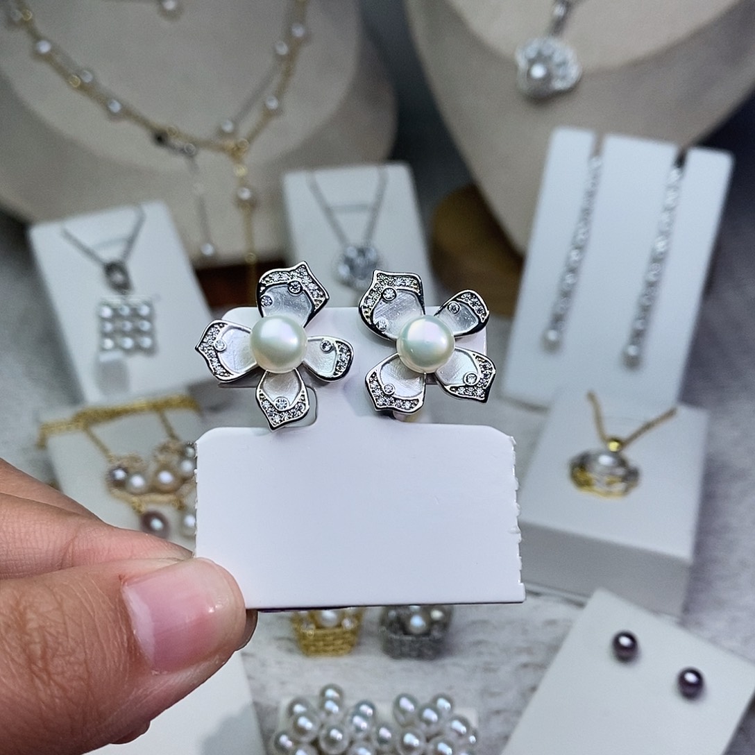 银S925镶嵌耳饰淡水珍珠