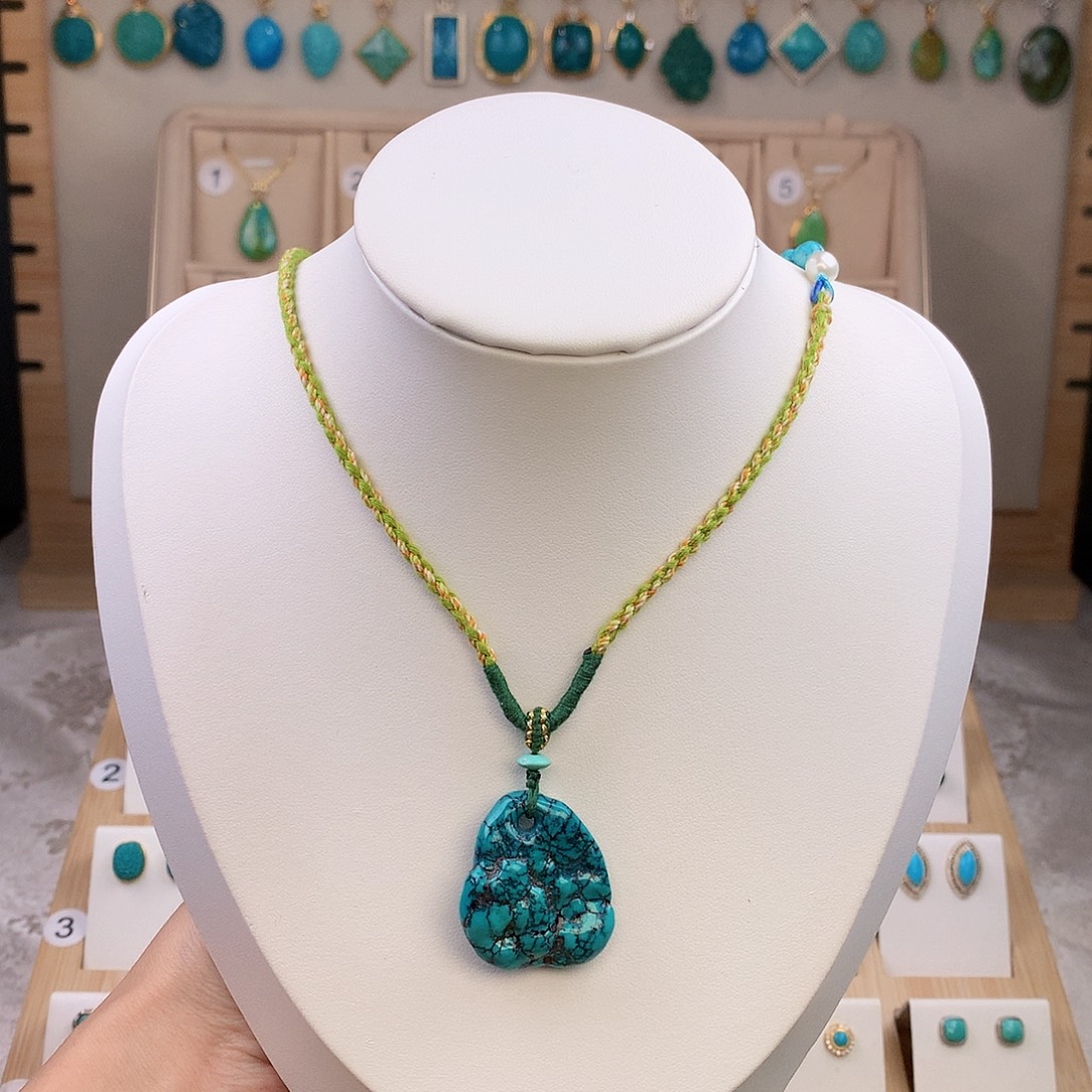 绿松石未镶嵌颈饰